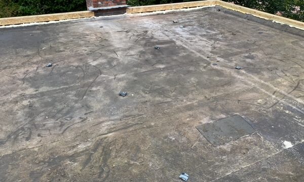 Kaal gemaakt plat dak