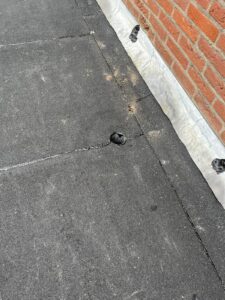 Bitumen dak met nieuw dakleer en nieuw steekstuk