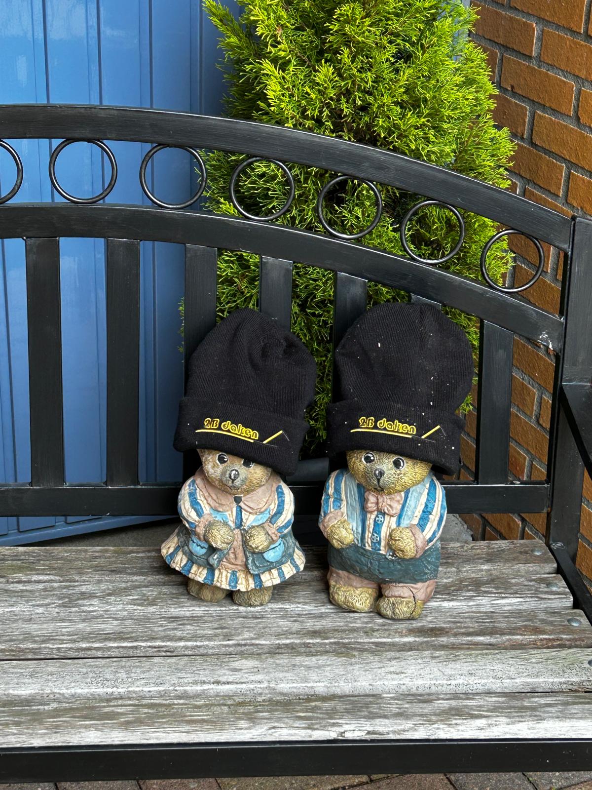 2 beertjes met een 2B muts